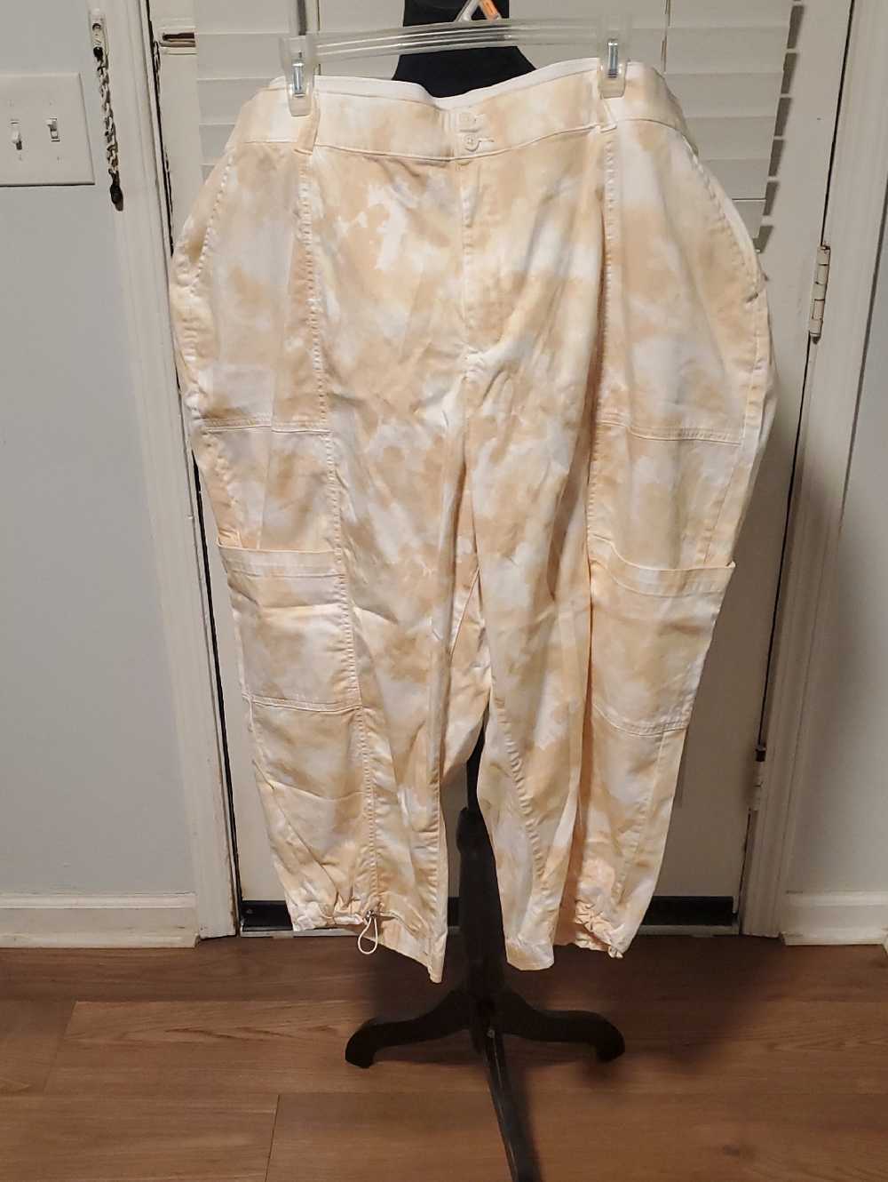 Lane Bryant Tan and White Label Cotton Blend Capris - Picture 1 of 8